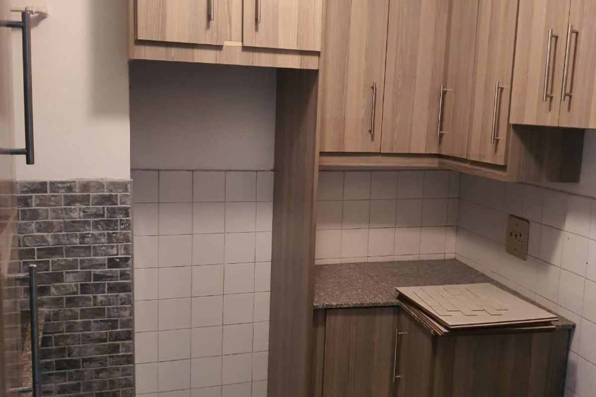 3 Bedrooms, 1 Bathroom Sharing Accommodation To Let In Durban Central, Durban  - Photo 2