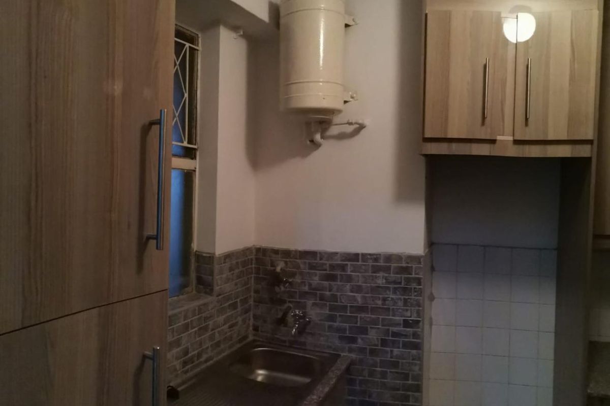 3 Bedrooms, 1 Bathroom Sharing Accommodation To Let In Durban Central, Durban  - Photo 3