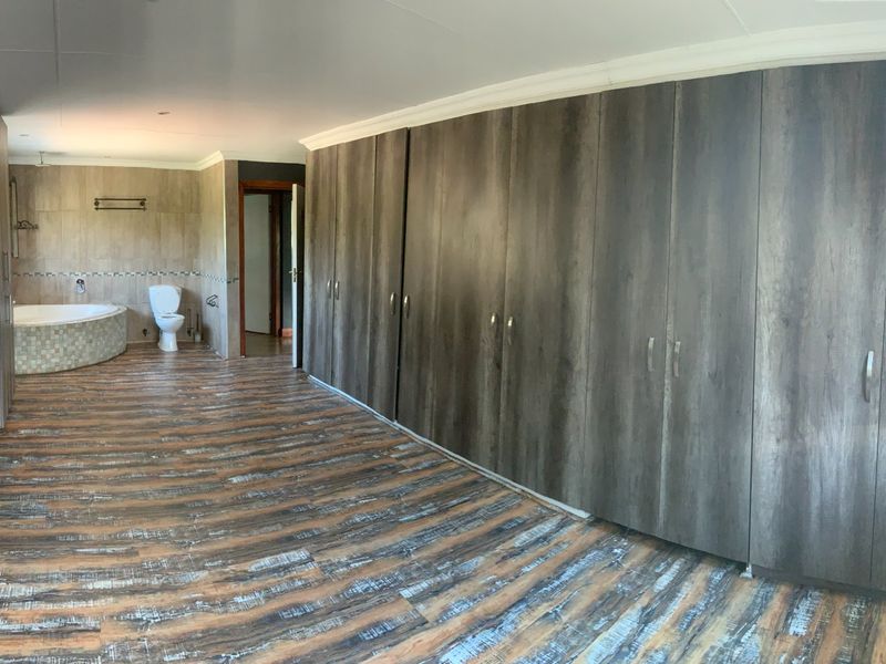 Spacious Family Home in Sedgefield with Pool and Entertainment Deck - Photo 10