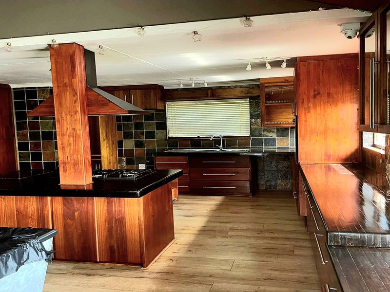 Spacious Family Home in Sedgefield with Pool and Entertainment Deck - Photo 5