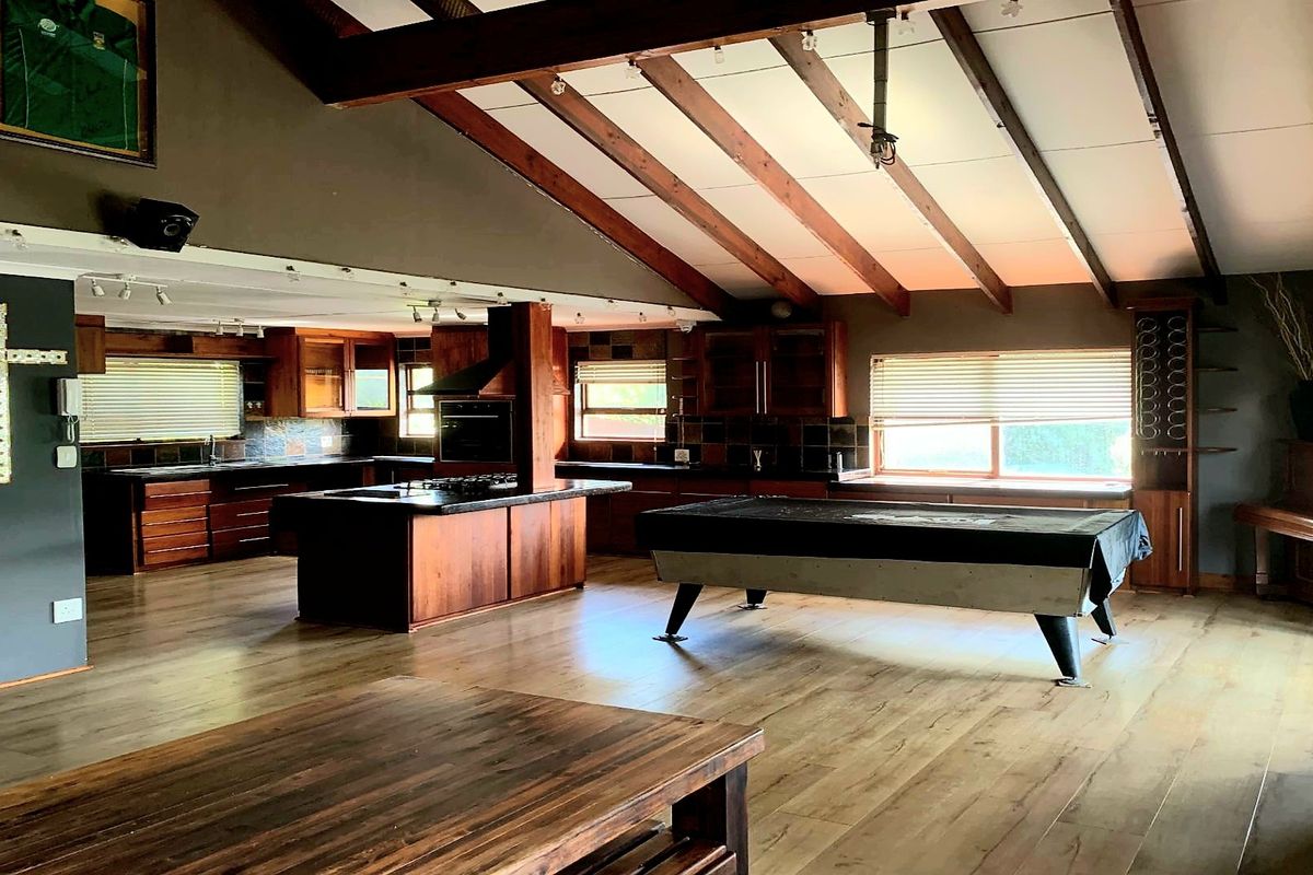 Spacious Family Home in Sedgefield with Pool and Entertainment Deck - Photo 2