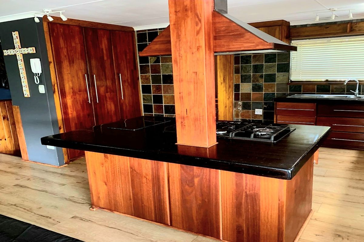 Spacious Family Home in Sedgefield with Pool and Entertainment Deck - Photo 4