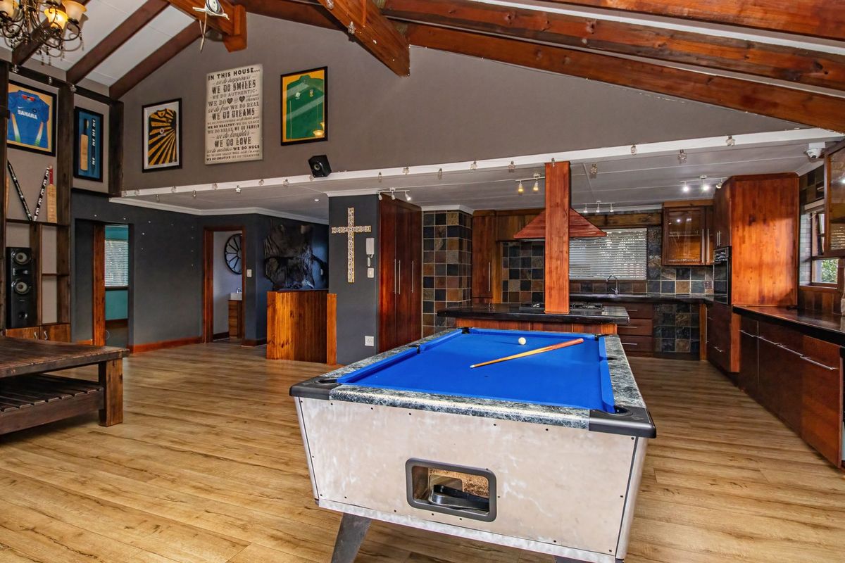 Spacious Family Home in Sedgefield with Pool and Entertainment Deck - Photo 3