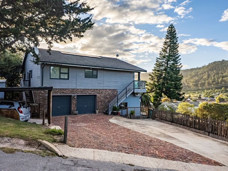 Spacious Family Home in Sedgefield with Pool and Entertainment Deck - Photo 1