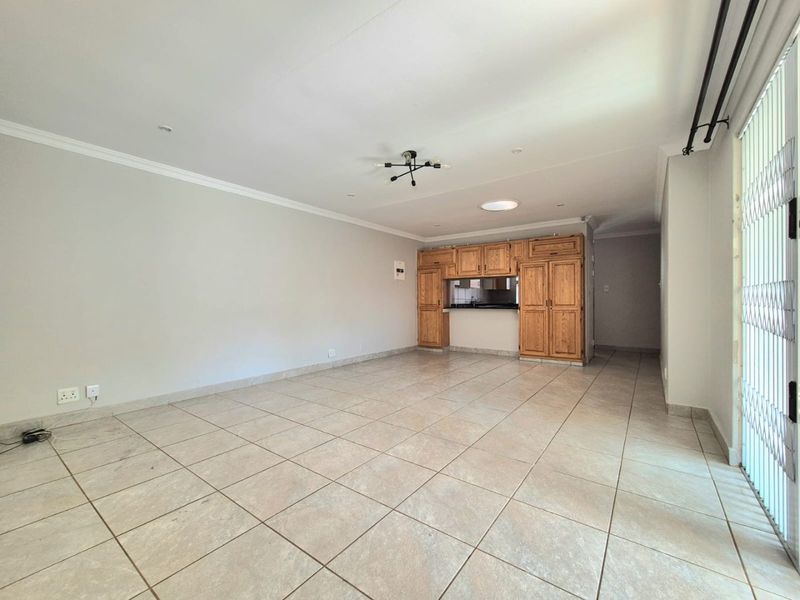 Modern - 3 Bed - Move-In Ready Living in a Location That Just Makes Sense - Photo 3