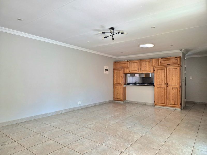 Modern - 3 Bed - Move-In Ready Living in a Location That Just Makes Sense - Photo 4