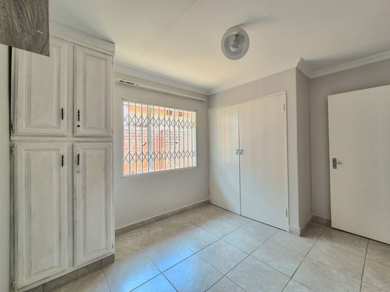 Modern - 3 Bed - Move-In Ready Living in a Location That Just Makes Sense - Photo 7