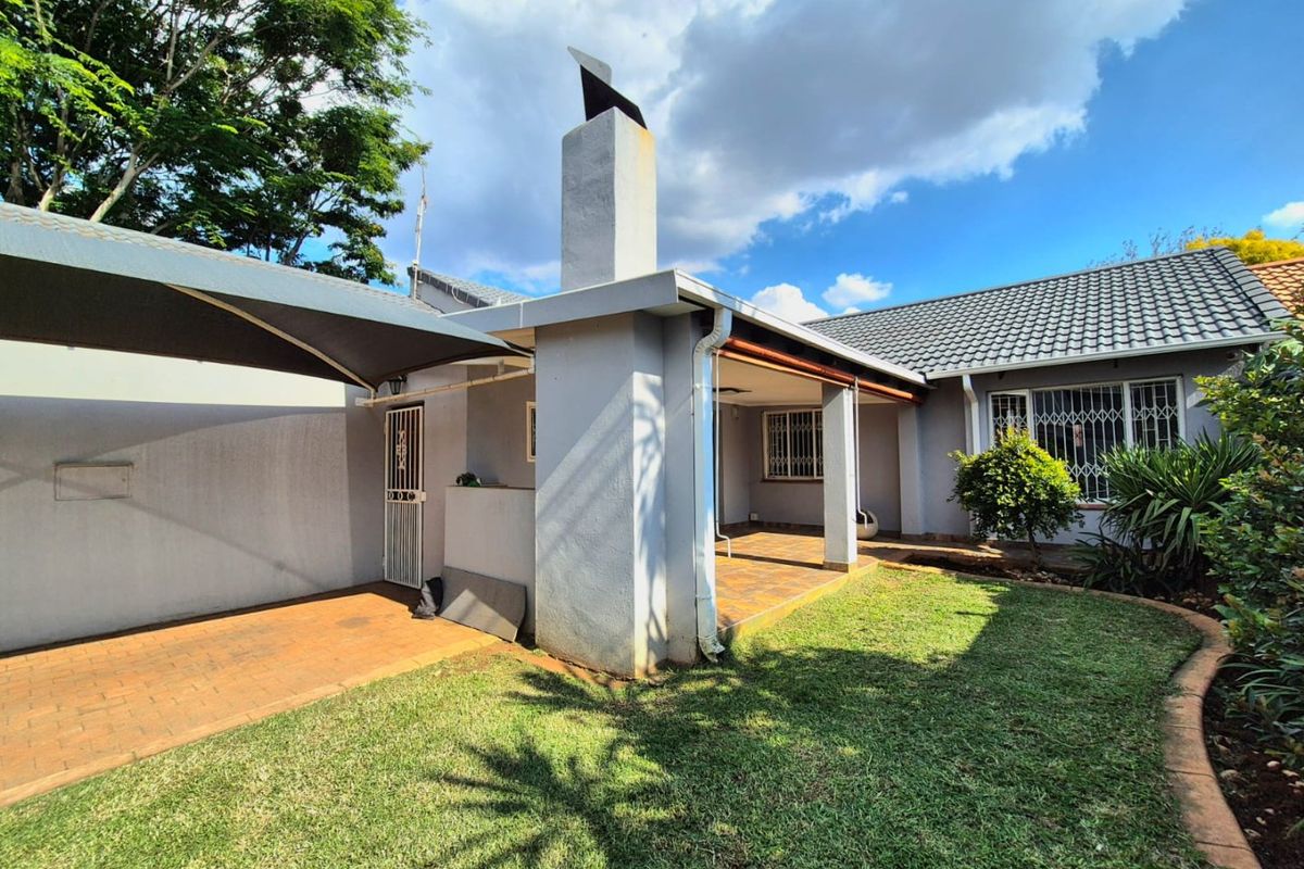 Modern - 3 Bed - Move-In Ready Living in a Location That Just Makes Sense - Photo 2