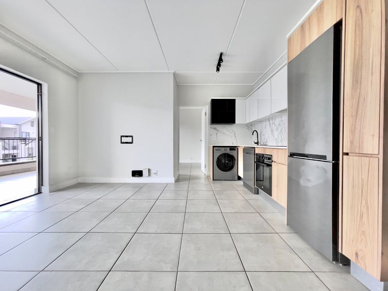 1Bedroom 1 bathroom apartment - Photo 2