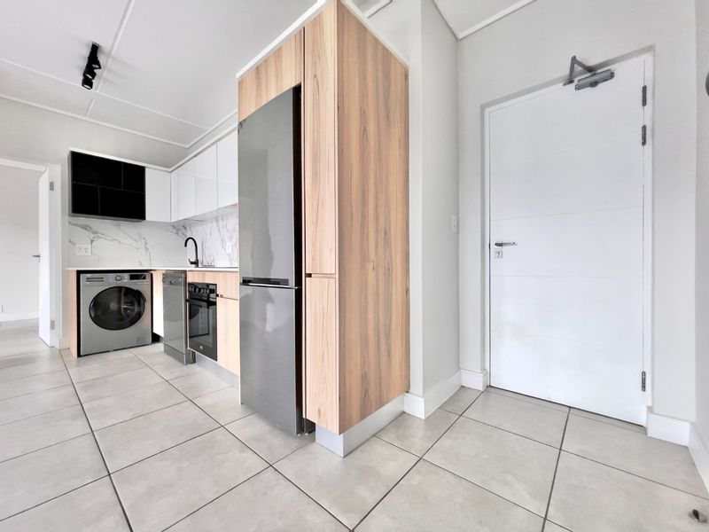 1Bedroom 1 bathroom apartment - Photo 3