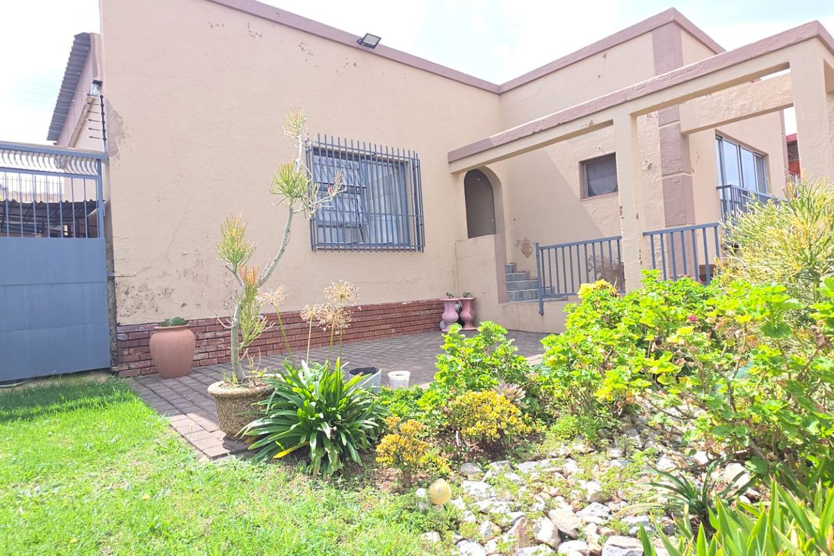 THE FAMILY HOME WITH ALL THAT IS NEEDED! - Photo 2