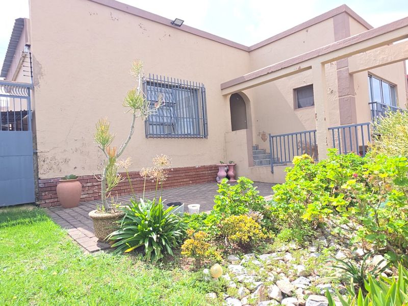 THE FAMILY HOME WITH ALL THAT IS NEEDED! - Photo 2