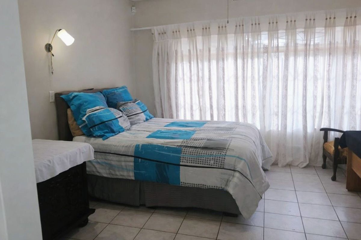 Vaal Dam Family Home with Separate Flat - Photo 4