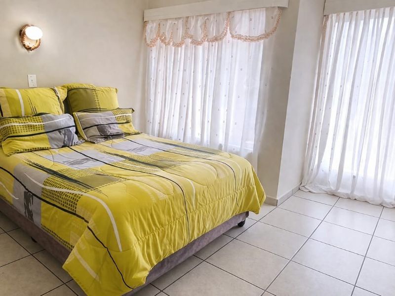 Vaal Dam Family Home with Separate Flat - Photo 8