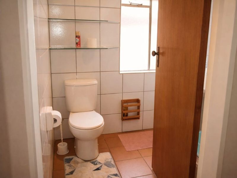 Vaal Dam Family Home with Separate Flat - Photo 6