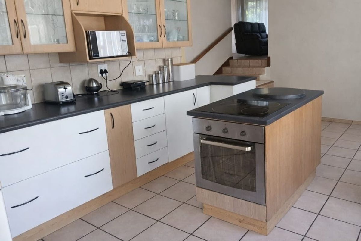 Vaal Dam Family Home with Separate Flat - Photo 2