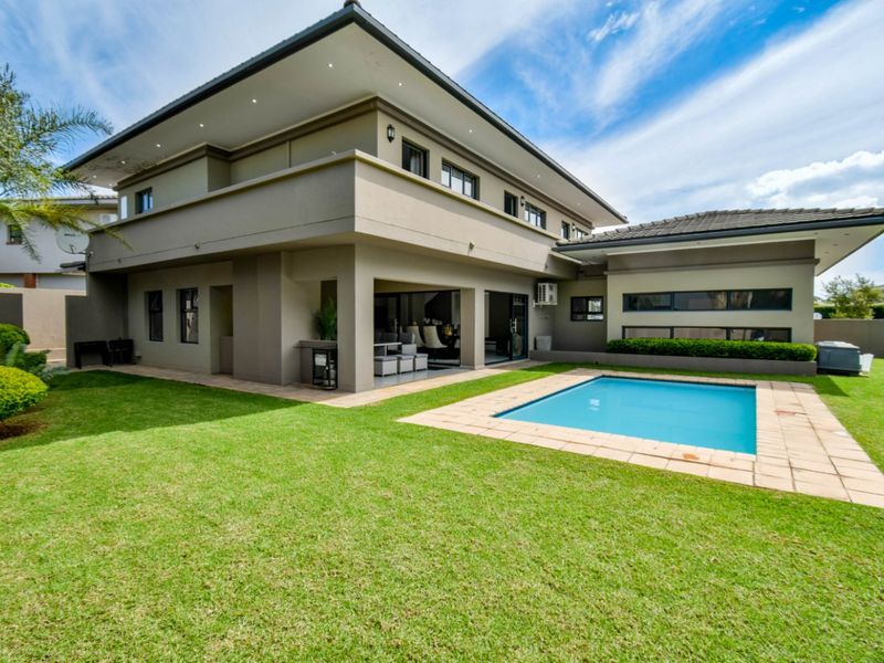 ULTRA-MODERN MASTERPIECE FOR SALE IN THE EXQUISITE LOMBARDY ESTATE  - Photo 4