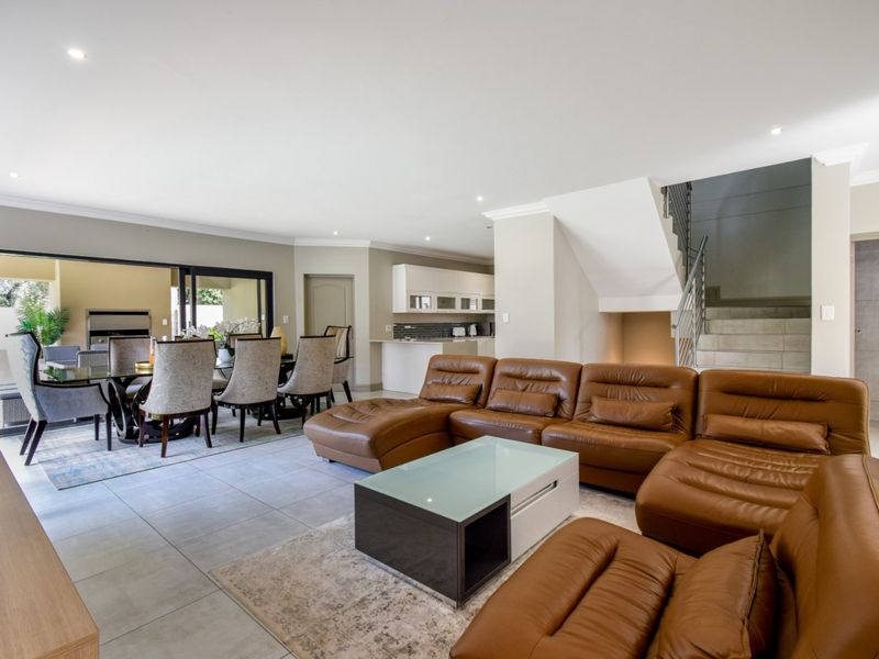 ULTRA-MODERN MASTERPIECE FOR SALE IN THE EXQUISITE LOMBARDY ESTATE  - Photo 3