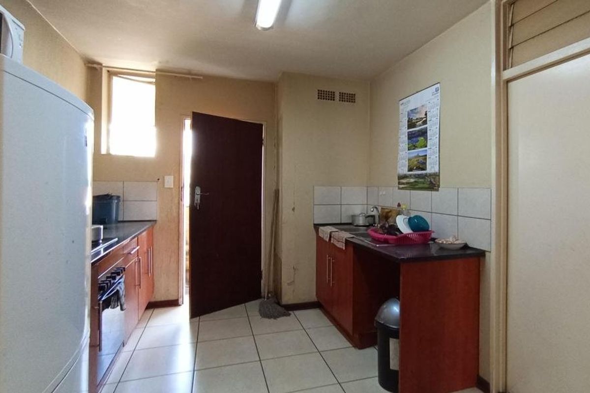 2-Bedroom Apartment for Sale in Barclay Square, Sunnyside - Photo 4