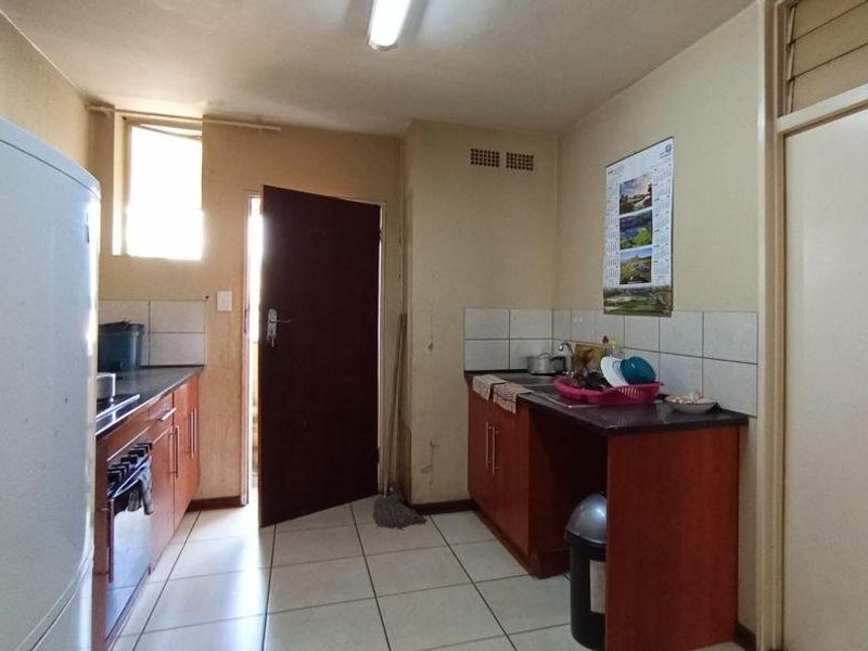 2-Bedroom Apartment for Sale in Barclay Square, Sunnyside - Photo 4