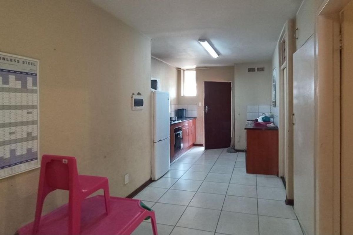 2-Bedroom Apartment for Sale in Barclay Square, Sunnyside - Photo 3