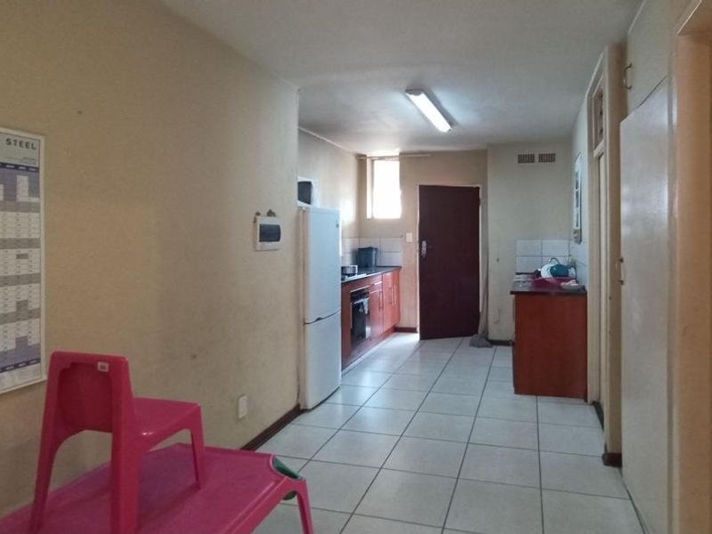 2-Bedroom Apartment for Sale in Barclay Square, Sunnyside - Photo 3