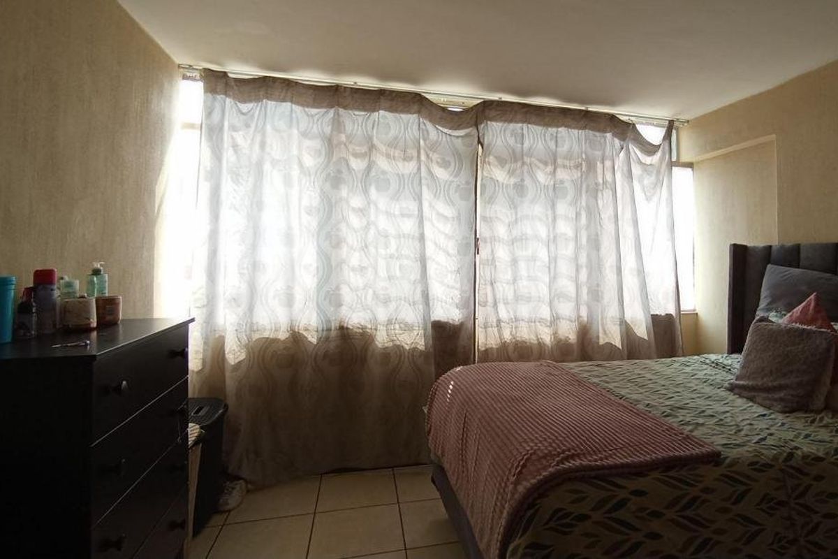 2-Bedroom Apartment for Sale in Barclay Square, Sunnyside - Photo 5