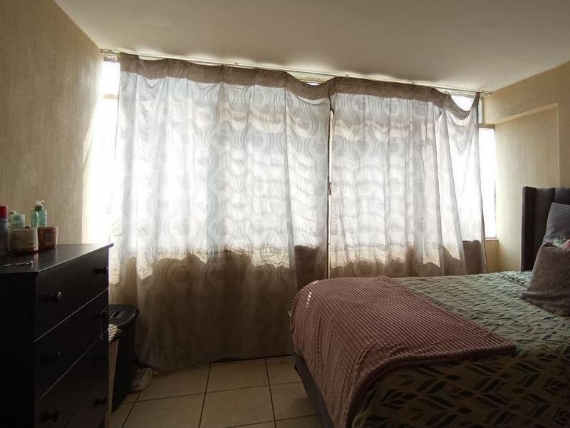 2-Bedroom Apartment for Sale in Barclay Square, Sunnyside - Photo 5