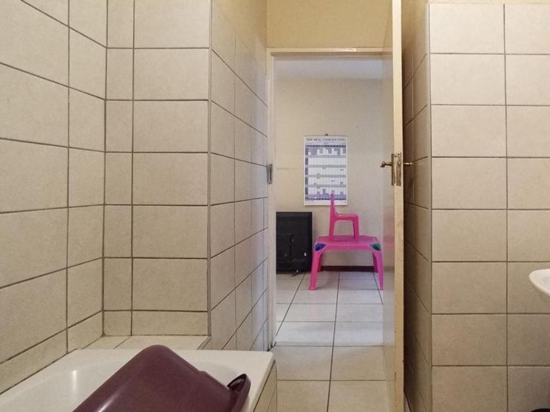 2-Bedroom Apartment for Sale in Barclay Square, Sunnyside - Photo 8