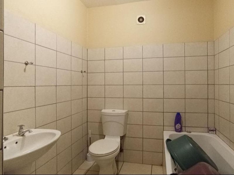 2-Bedroom Apartment for Sale in Barclay Square, Sunnyside - Photo 7