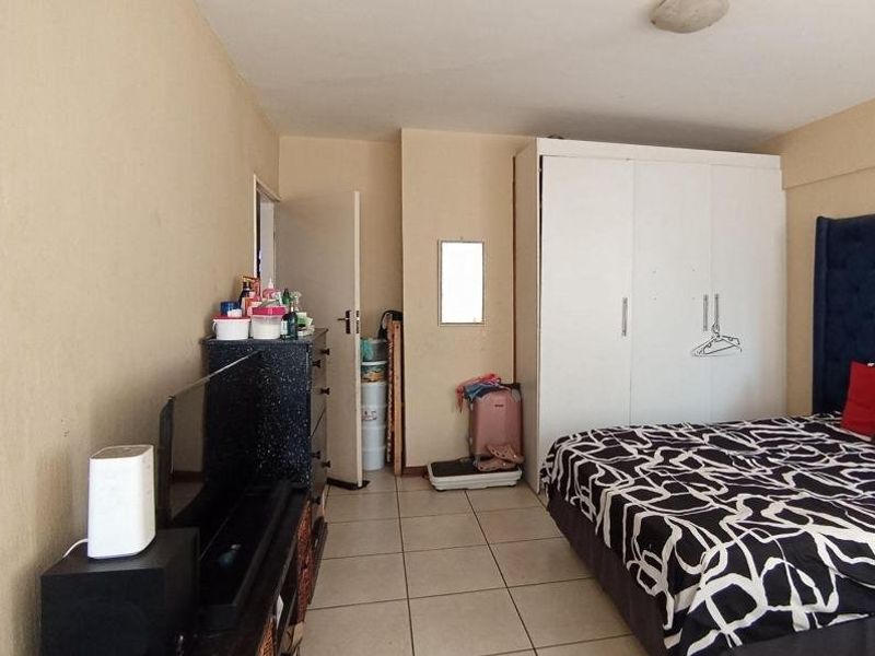 2-Bedroom Apartment for Sale in Barclay Square, Sunnyside - Photo 6