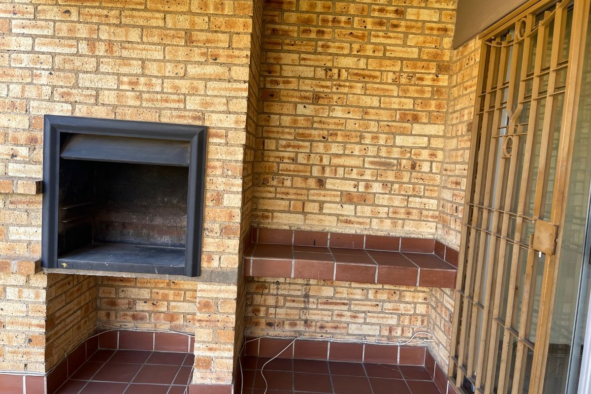 2 Bedroom 2 Bathroom Townhouse to Rent - Photo 2