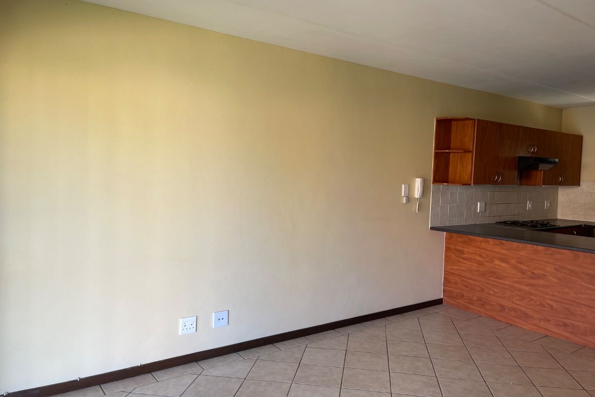 2 Bedroom 2 Bathroom Townhouse to Rent - Photo 5