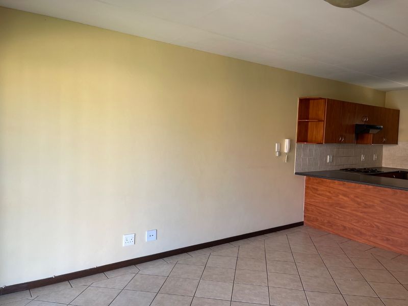 2 Bedroom 2 Bathroom Townhouse to Rent - Photo 5