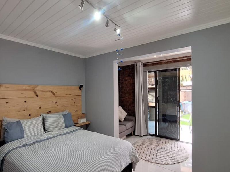 3 Bed Townhouse in Glen Marais safety - Photo 10