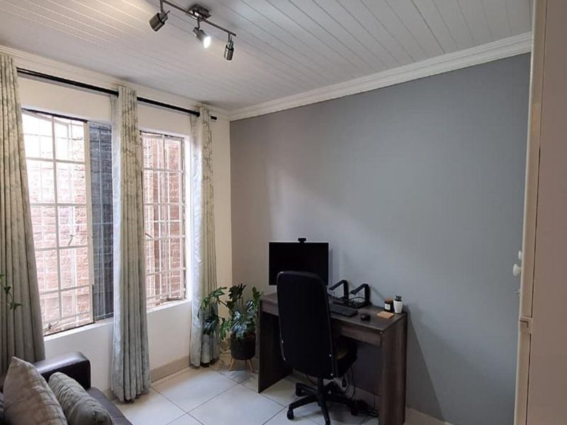 3 Bed Townhouse in Glen Marais safety - Photo 7