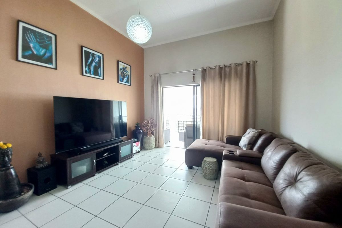 Stylish Modderfontein flat with pool and garden - Photo 4