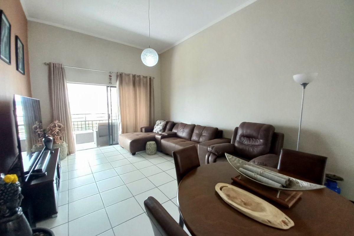 Stylish Modderfontein flat with pool and garden - Photo 3