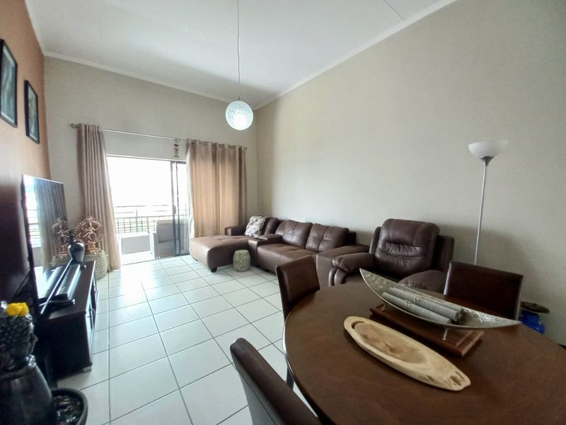 Stylish Modderfontein flat with pool and garden - Photo 3