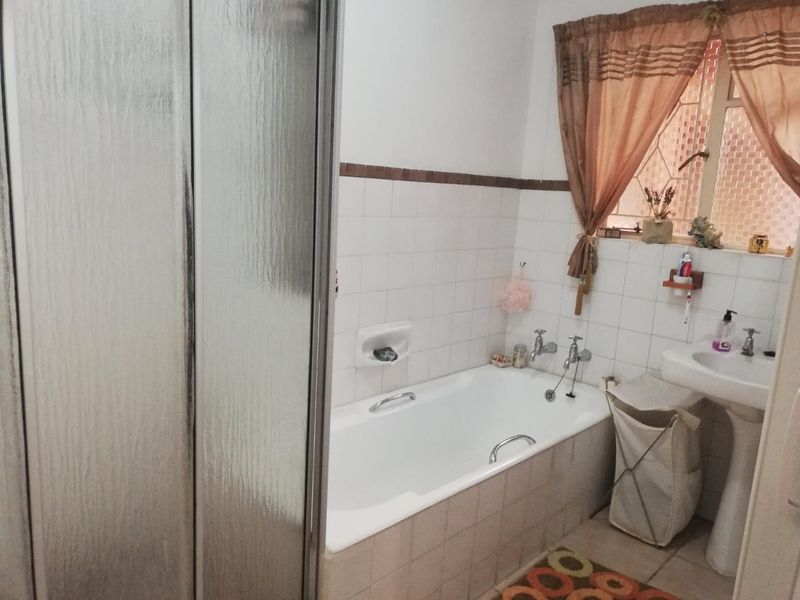 Exceptional Rental Opportunity – Spacious Family Home - Photo 4