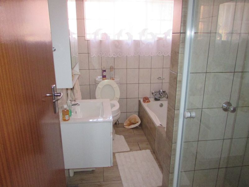 Central White River Flat with Private Garden - Photo 6