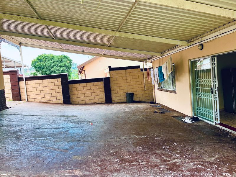 Reduced Price: Spacious Family Home in Shallcross with 3 Bedrooms, Versatile Outside Building, and Landscaped Garden - Photo 10