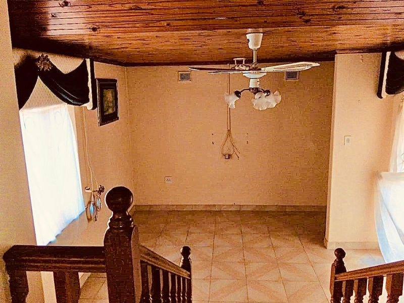 Reduced Price: Spacious Family Home in Shallcross with 3 Bedrooms, Versatile Outside Building, and Landscaped Garden - Photo 7