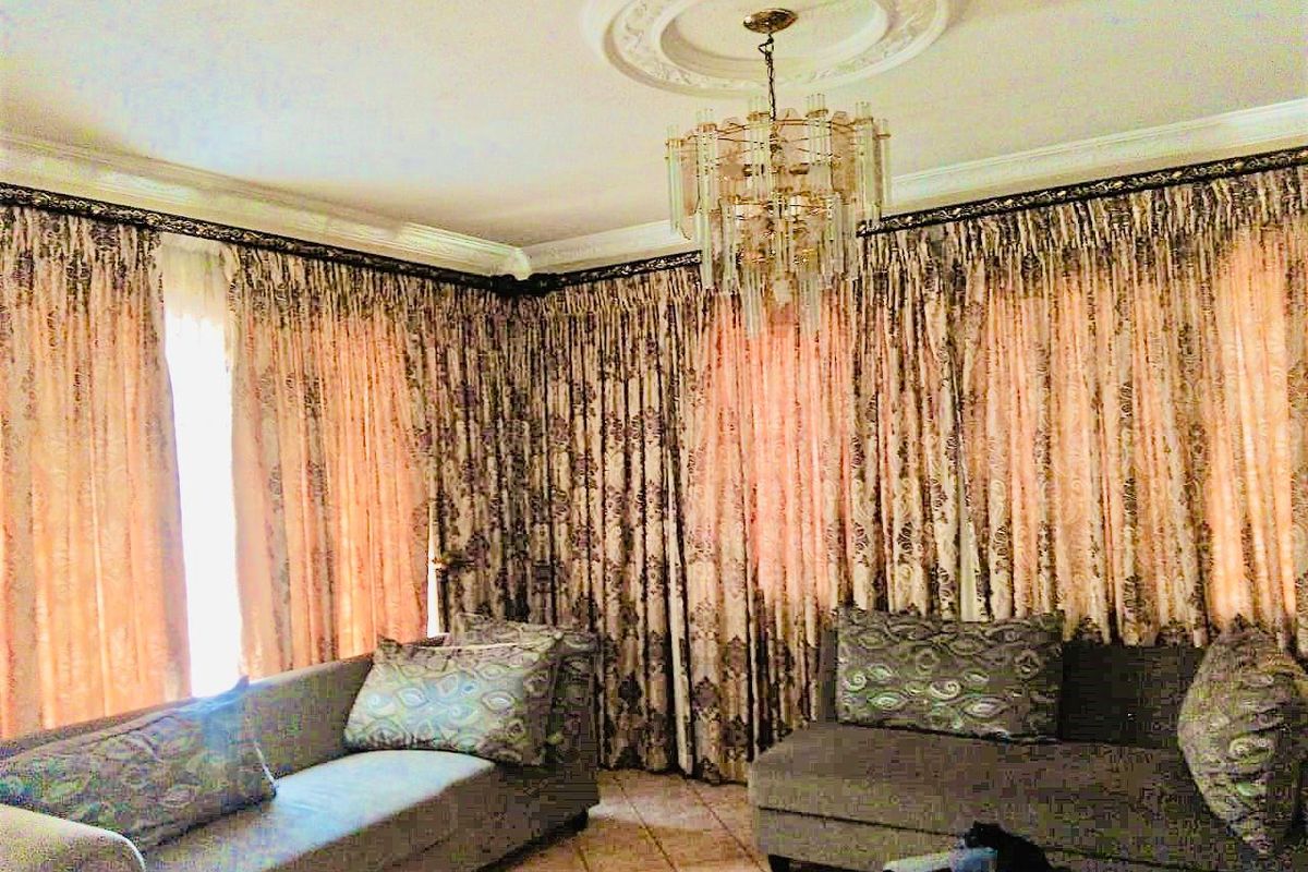 Reduced Price: Spacious Family Home in Shallcross with 3 Bedrooms, Versatile Outside Building, and Landscaped Garden - Photo 5