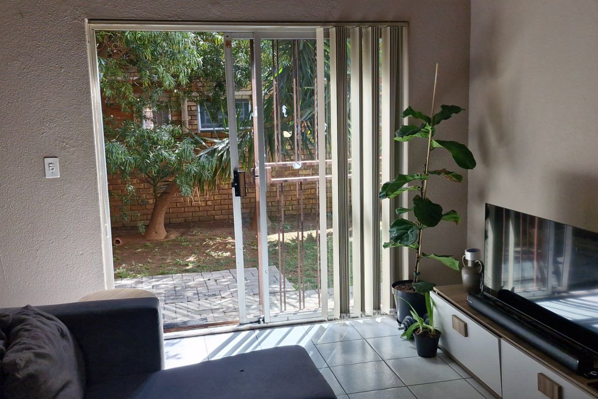 Spacious Family Home with Modern Comforts - Photo 3