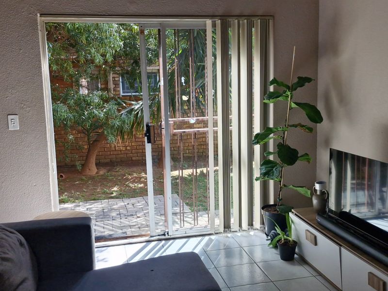 Spacious Family Home with Modern Comforts - Photo 3