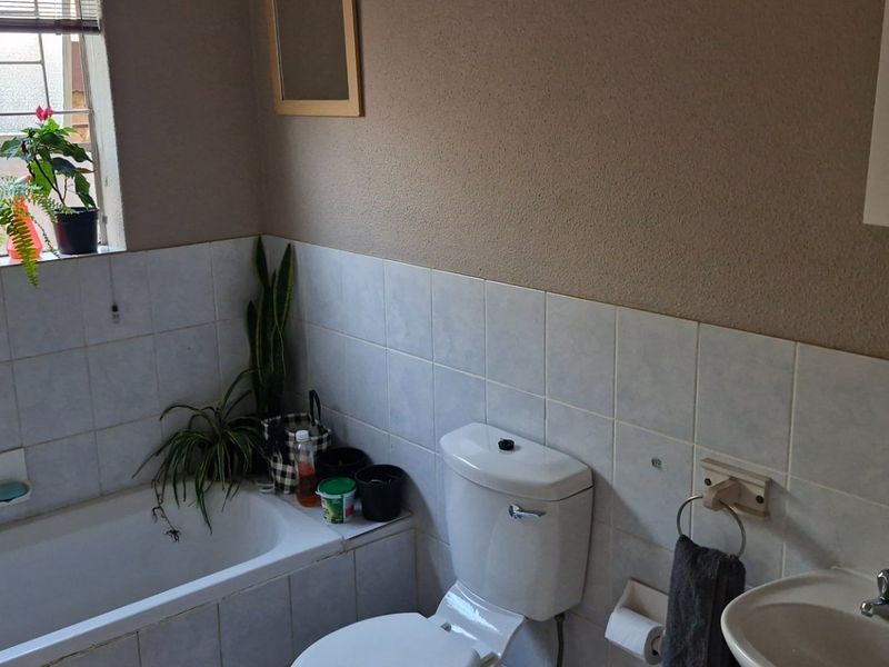 Spacious Family Home with Modern Comforts - Photo 10