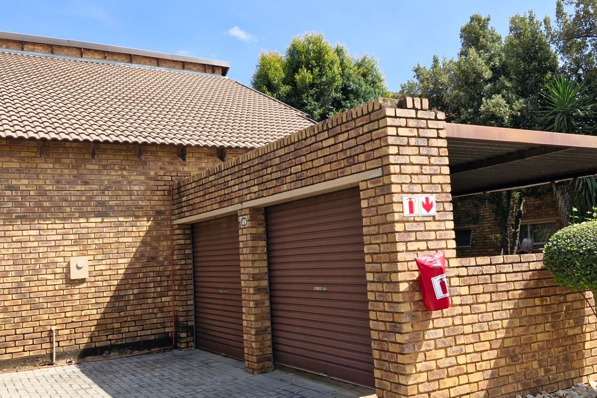 Spacious Family Home with Modern Comforts - Photo 2