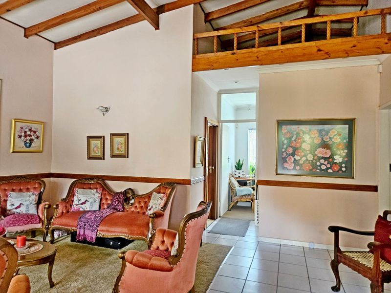 Lovely 3-Bedroom Family Home for sale OLD Birch Acres - Photo 2