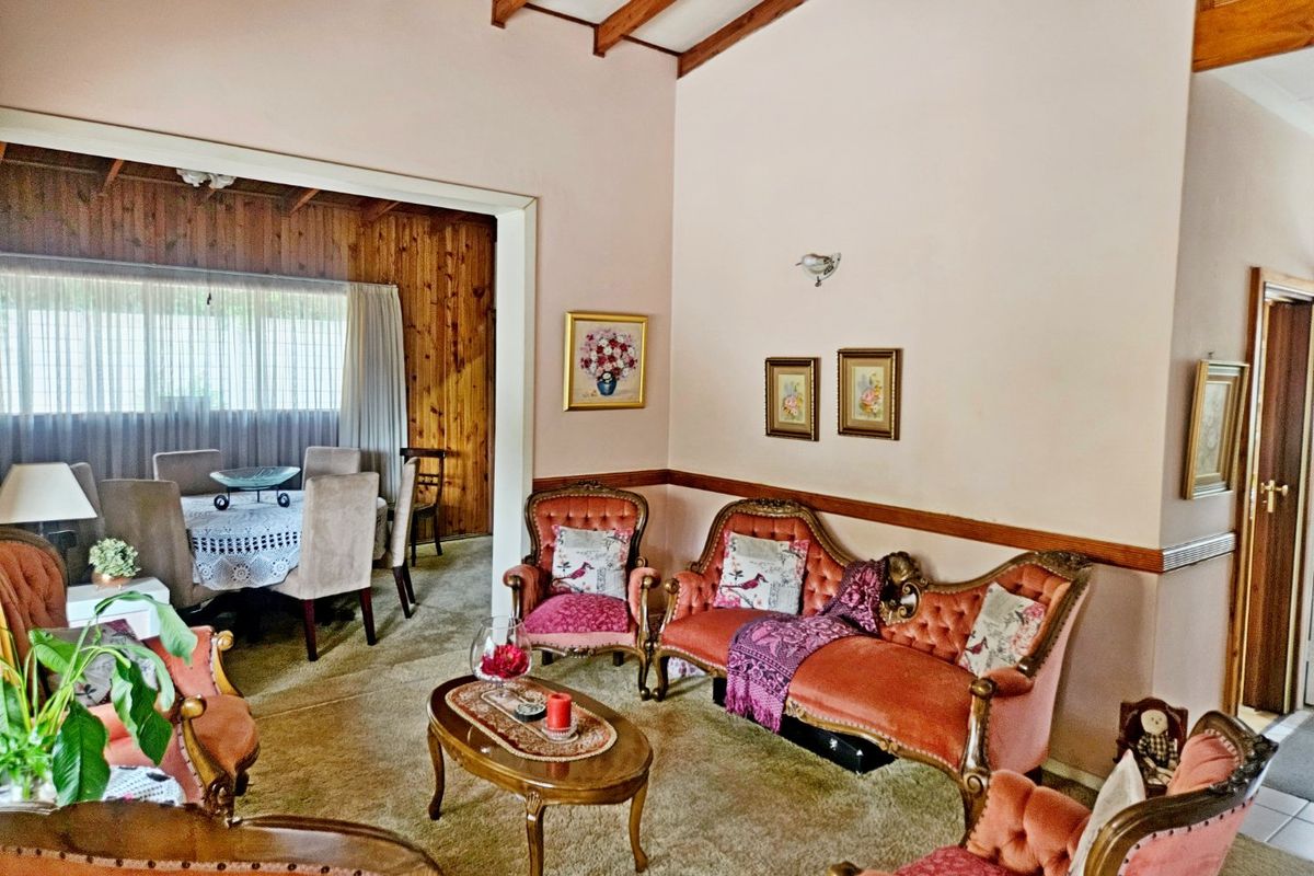 Lovely 3-Bedroom Family Home for sale OLD Birch Acres - Photo 3